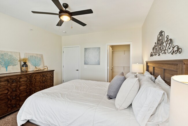 02_1800MarinasEdgeWay_2003_HiRes - Waterside at River Park Apartments