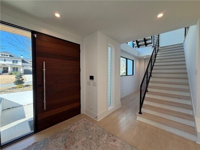 Photo - 2385 Nesbitt Dr NE