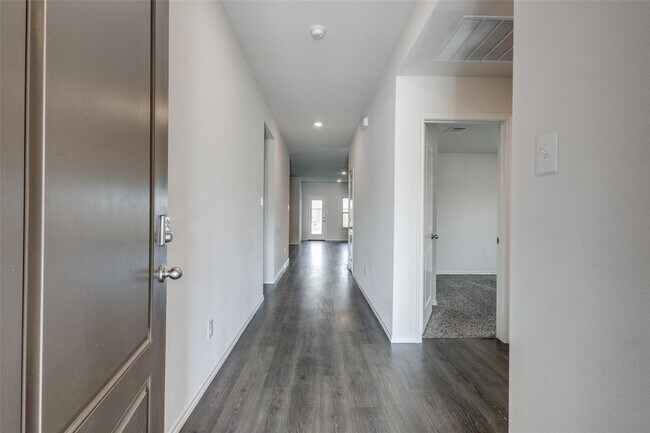 Photo - 808 Saddle Horn Way