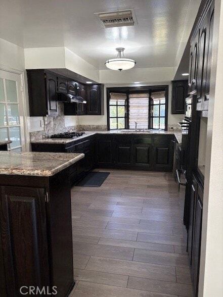 Photo - 10918 Reseda Blvd