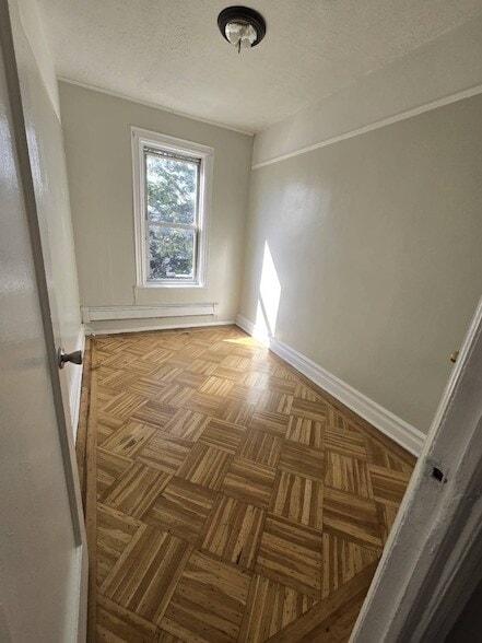 Photo - 31-16 81st St