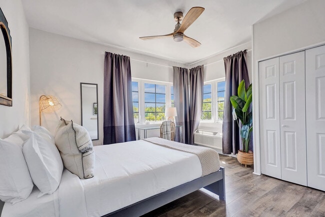 Building Photo - 8118 Harding Ave Unit ID1263791P