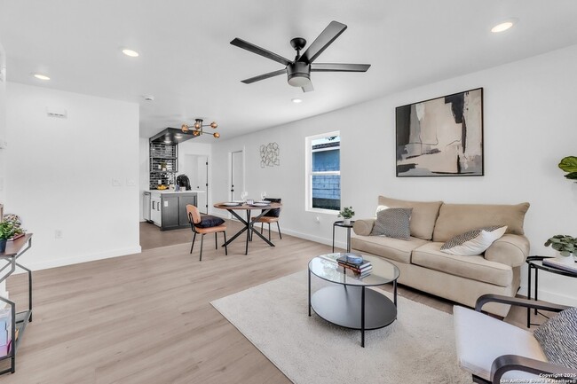 Photo - 1118 Shadwell Dr