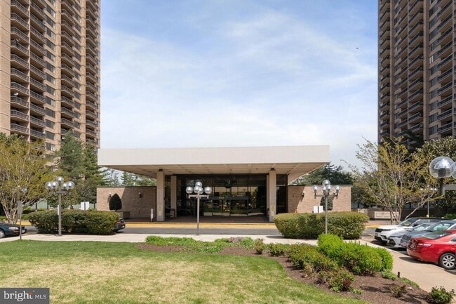 Photo - 3705 S George Mason Dr Unit 2202S