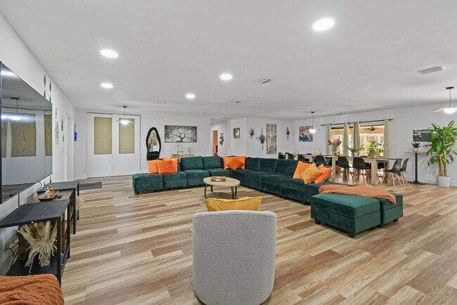 Building Photo - 13014 46th Ct N Unit ID1326862P