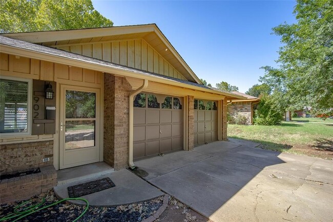Photo - 902 N Benjamin St
