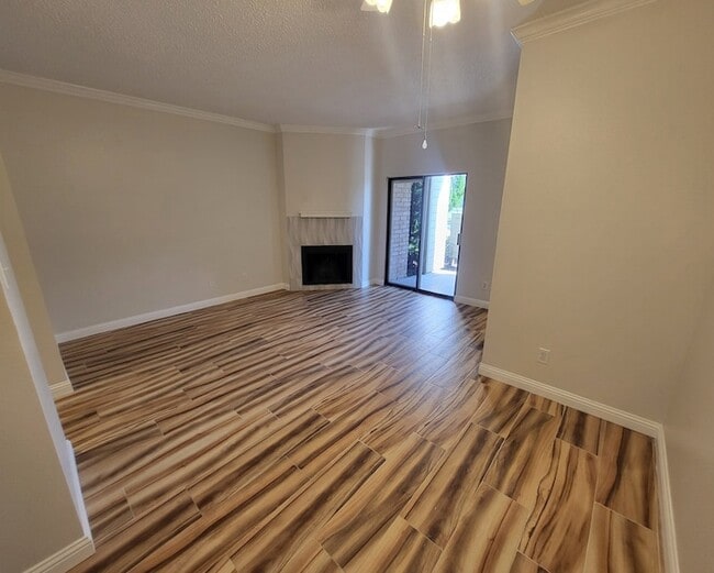 Photo - 7025 N Holiday Dr