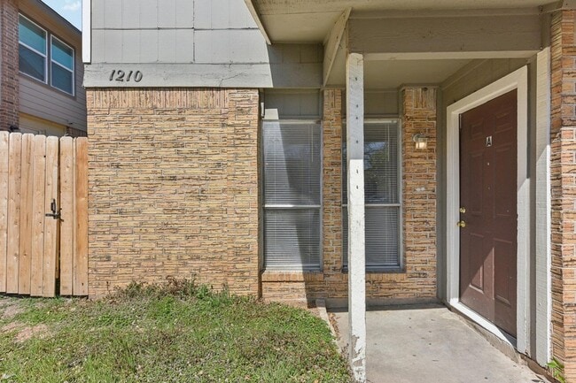 Photo - 1210 Southport Dr Unit A