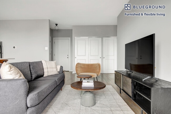 Photo - 911 W School St Unit FL3-ID472