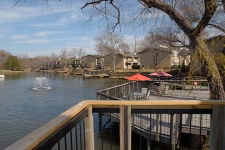 Photo - Lakefront Villas Apartments