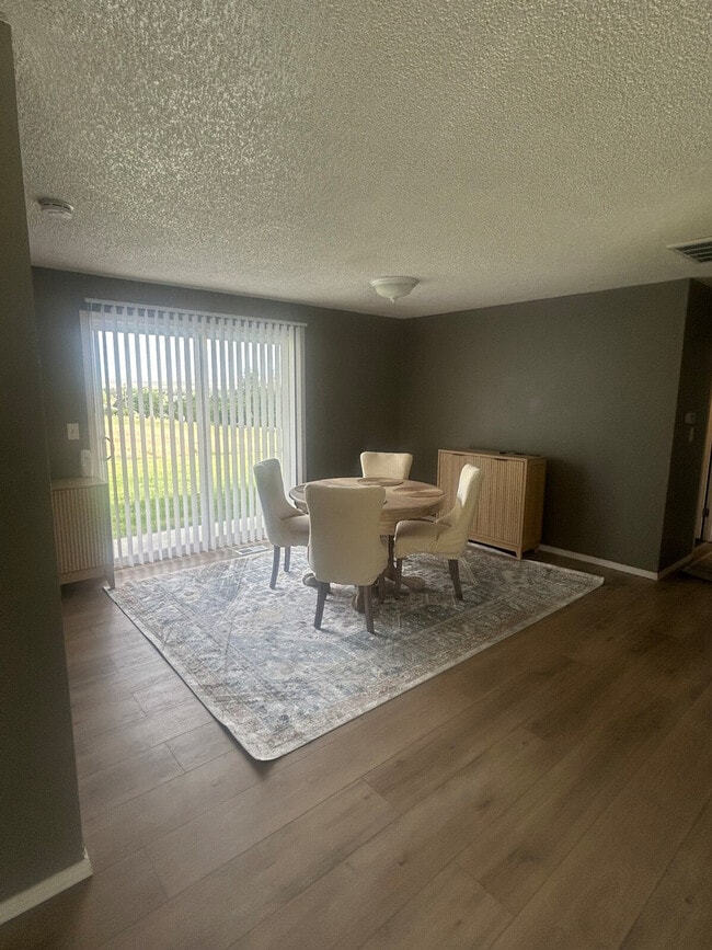Photo - 4 Martin Dr Unit SI ID1548426P