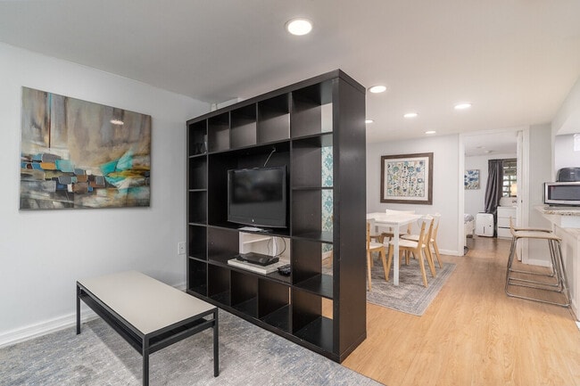 Building Photo - 2122 18th St NW Unit ID1034726P