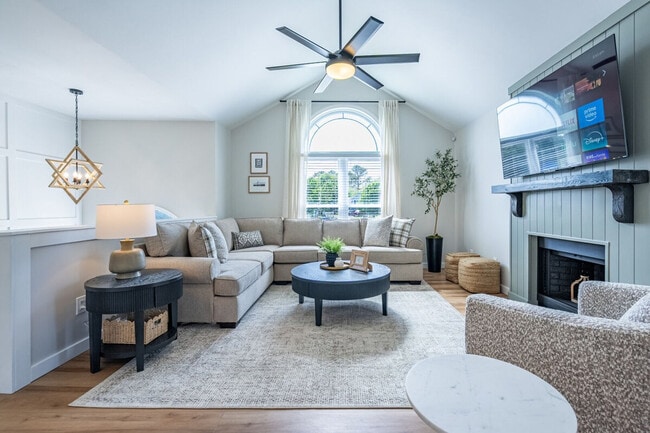 Building Photo - 18 Huntcliff Dr Unit ID1234812P