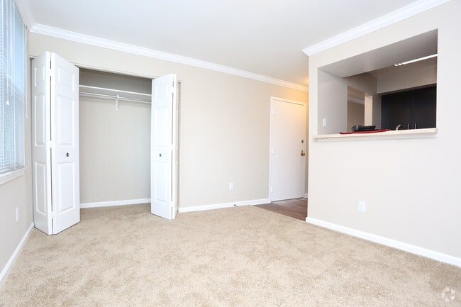 Two bedroom townhome | Louisville Apartments | Crescent Centre Apartments - Crescent Centre Apartments & Townhomes