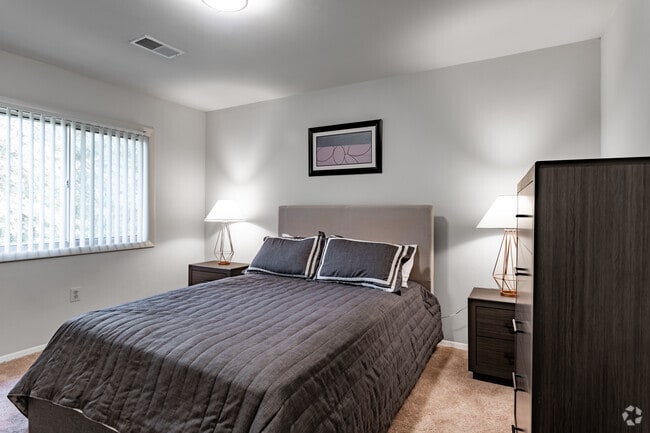 2BR, 1BA - 1000SF - Vienna Park