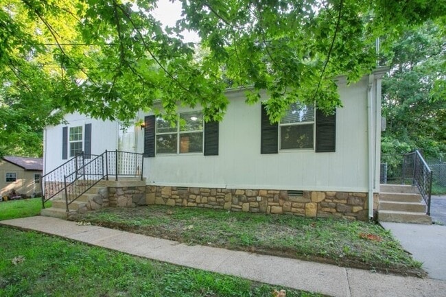 Photo - 105 Robert Yoest Dr