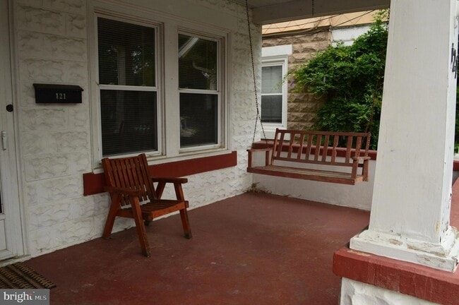 Photo - 121 Broad St