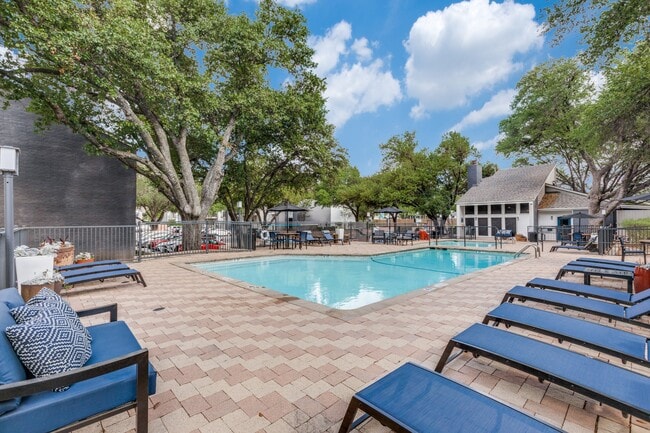 Building Photo - Argosy at Crestview