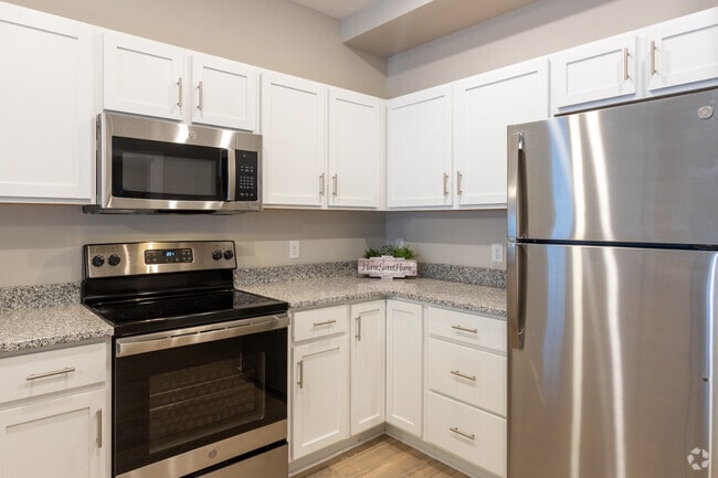 2BR, 2BA - 1,005 SF - Kitchen - Heritage Square