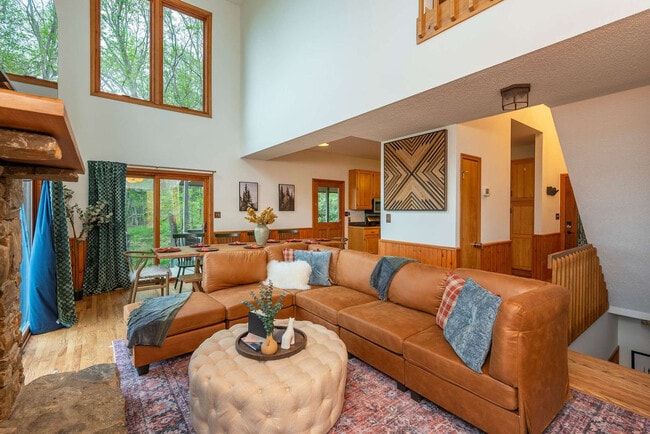 Building Photo - 36 Randall Dr Unit ID1232018P