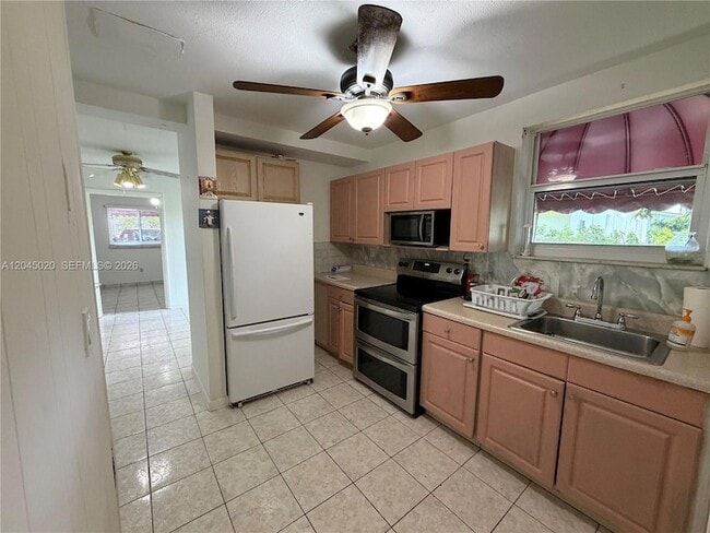 Photo - 4935 SW 101st Ave Unit 1