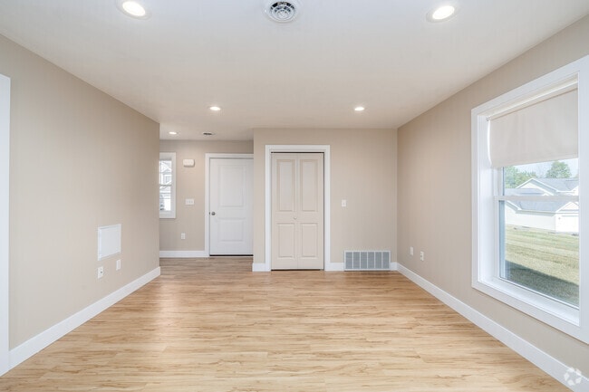 2BR, 2BA - 1,100SF - Living Room - Lewiston Properties