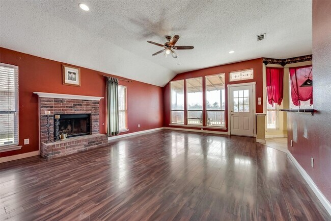 Photo - 521 Brazos St