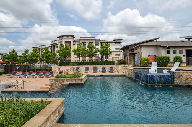 Building Photo - Villas on the Hill