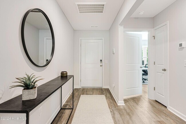 Photo - 107 Little Doe Pl SW