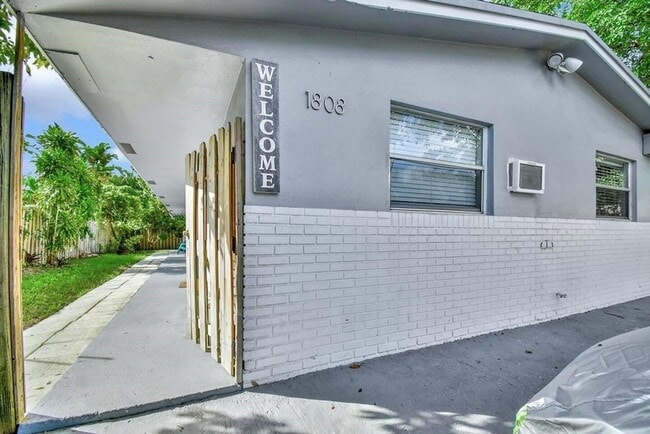 Photo - 1808 SW 20th St Unit 1