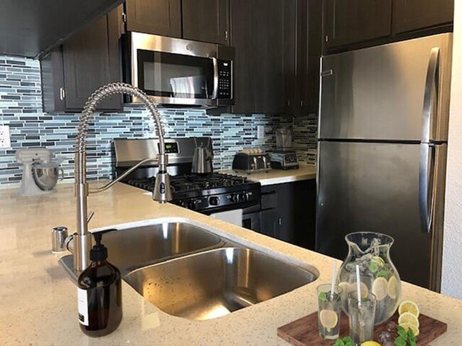 Building Photo - Blix32 Apartments