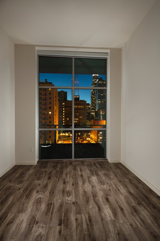 Photo - Topaz Apartments