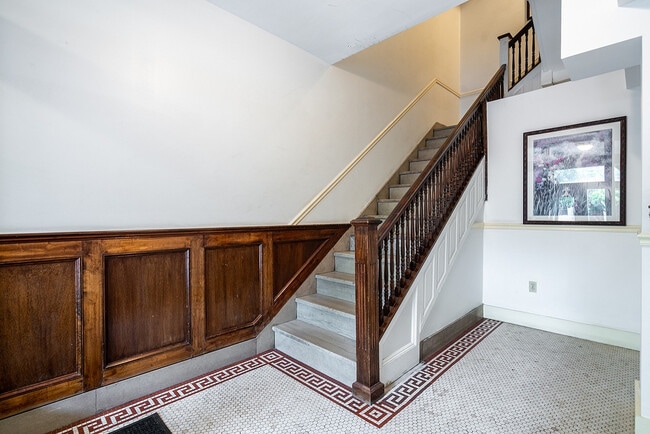 Common Area - 1404-1406 Beacon Street