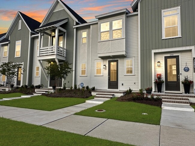 Building Photo - 250 Symphony Ave