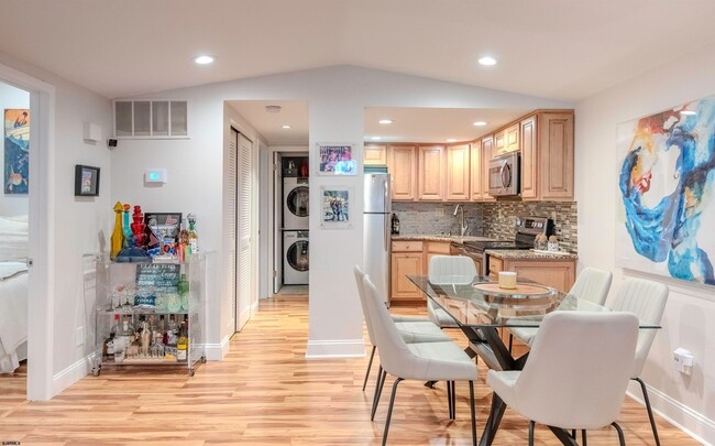 Photo - 9609 Pacific Ave