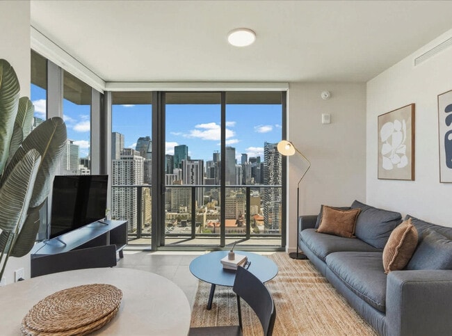 Building Photo - 121 NE 5th St Unit SI FL32-ID1470137P