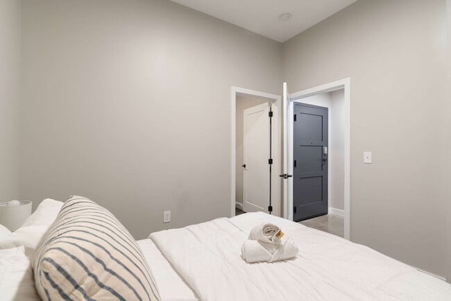 Photo - 205 W 4th St Unit ID1301409P