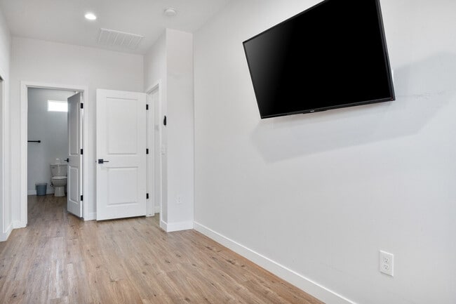 Building Photo - 275 Gateway Dr Unit SI ID1244332P