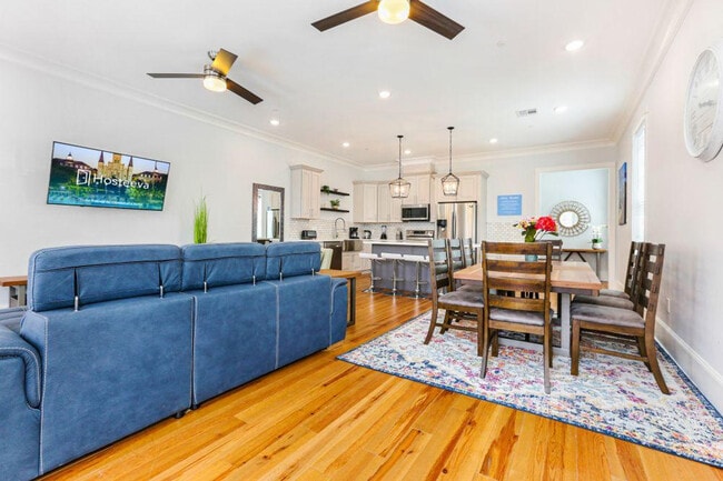 Building Photo - 1218 Carondelet St Unit ID1269945P