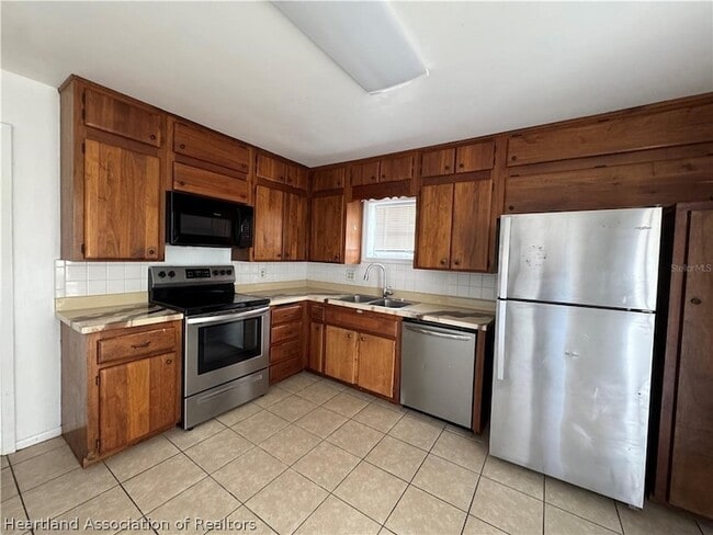 Photo - 25 E St