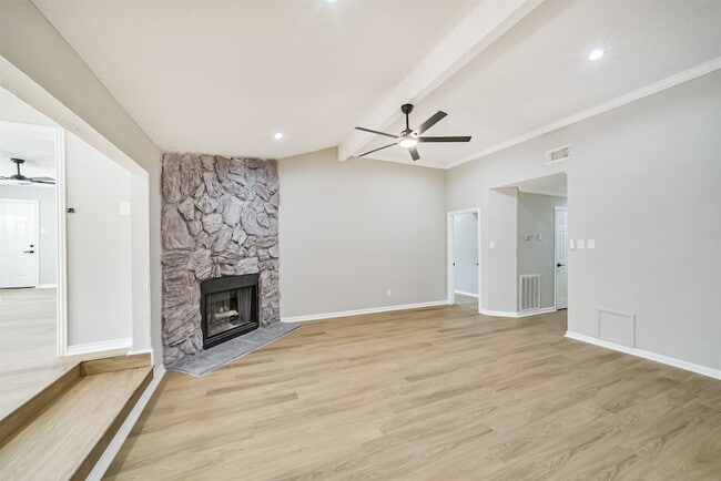 Photo - 10826 Thorncliff Dr