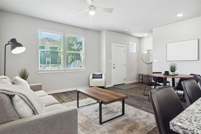 Photo - 202 Evans St