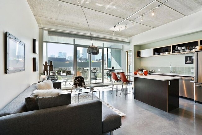 Photo - 345 N 6th Ave