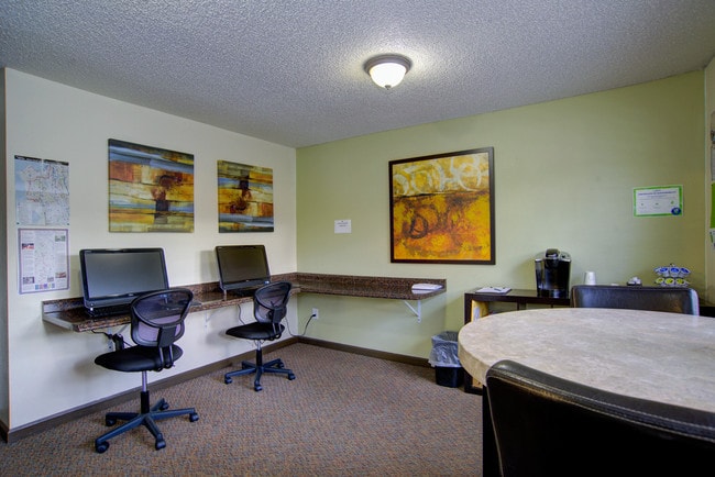 Business Center - Willow Court Apartments