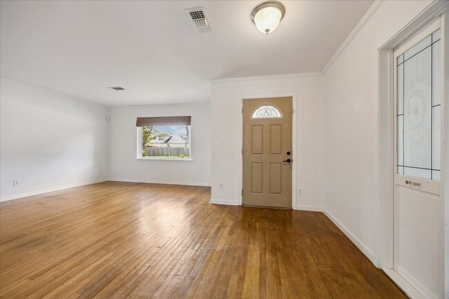 Photo - 1136 Oak Tree Dr