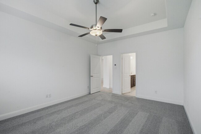 Photo - 2911 Hanscom St