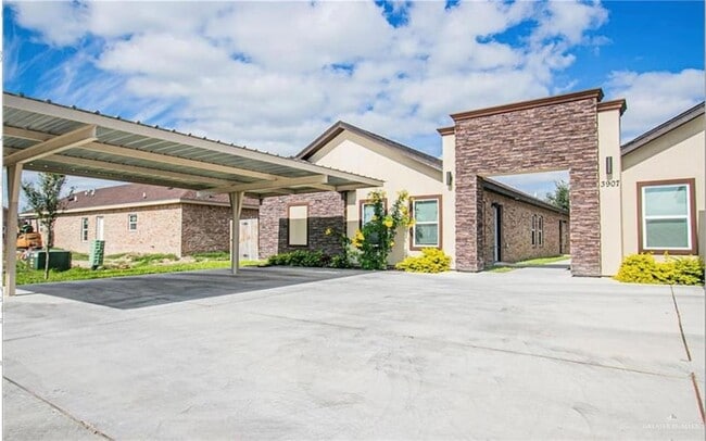 Building Photo - 3907 Valeria St Unit 1