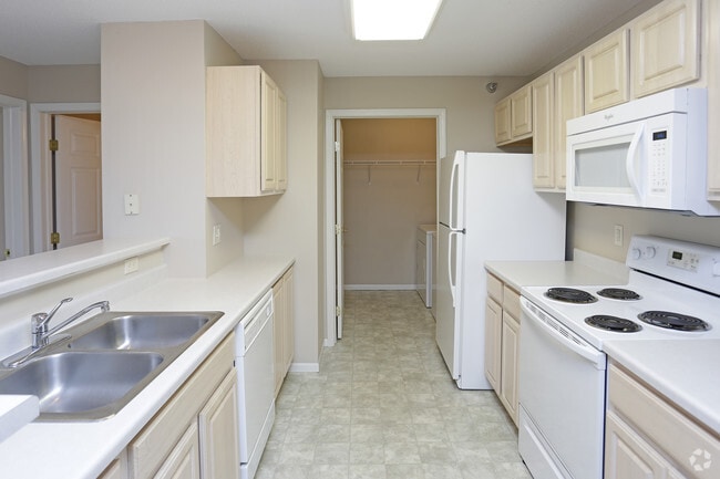 2BR, 2BA - 1,120 SF - Donegal Pointe Apartments