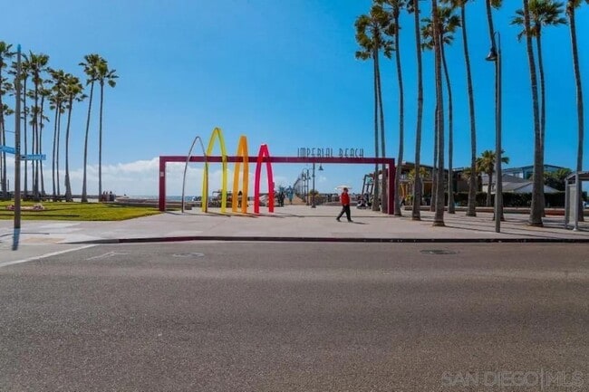 Photo - 736 Florence St