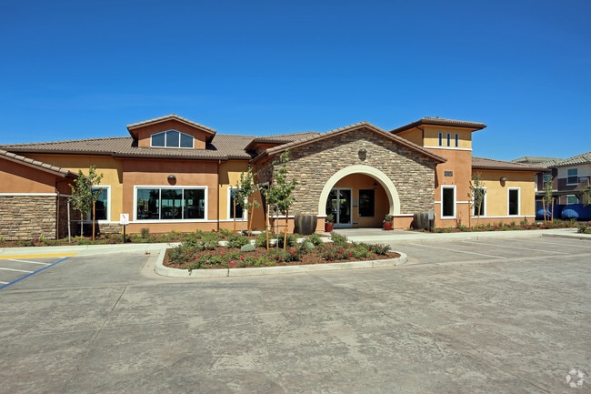 Exterior - VASARI LUXURY APARTMENT HOMES